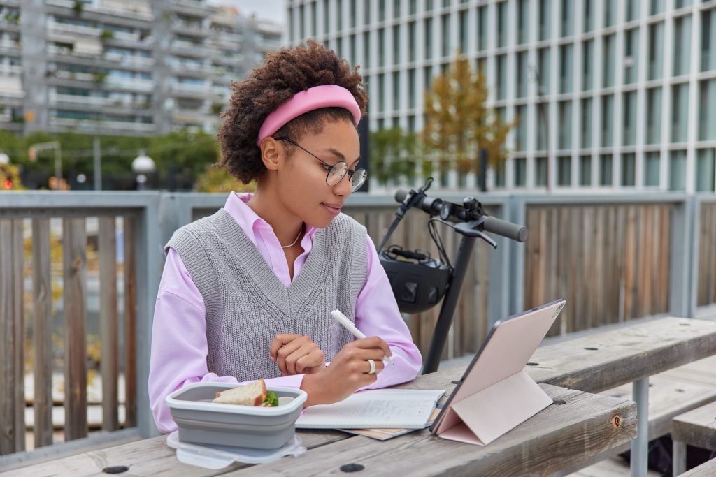 30 Best Blogging Tools to Boost Your Blog in 2026